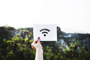 Több mint száz magyar település létesíthet ingyenes wifi-hozzáférési pontokat